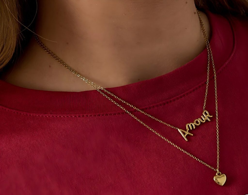 Layered necklace armour with heart