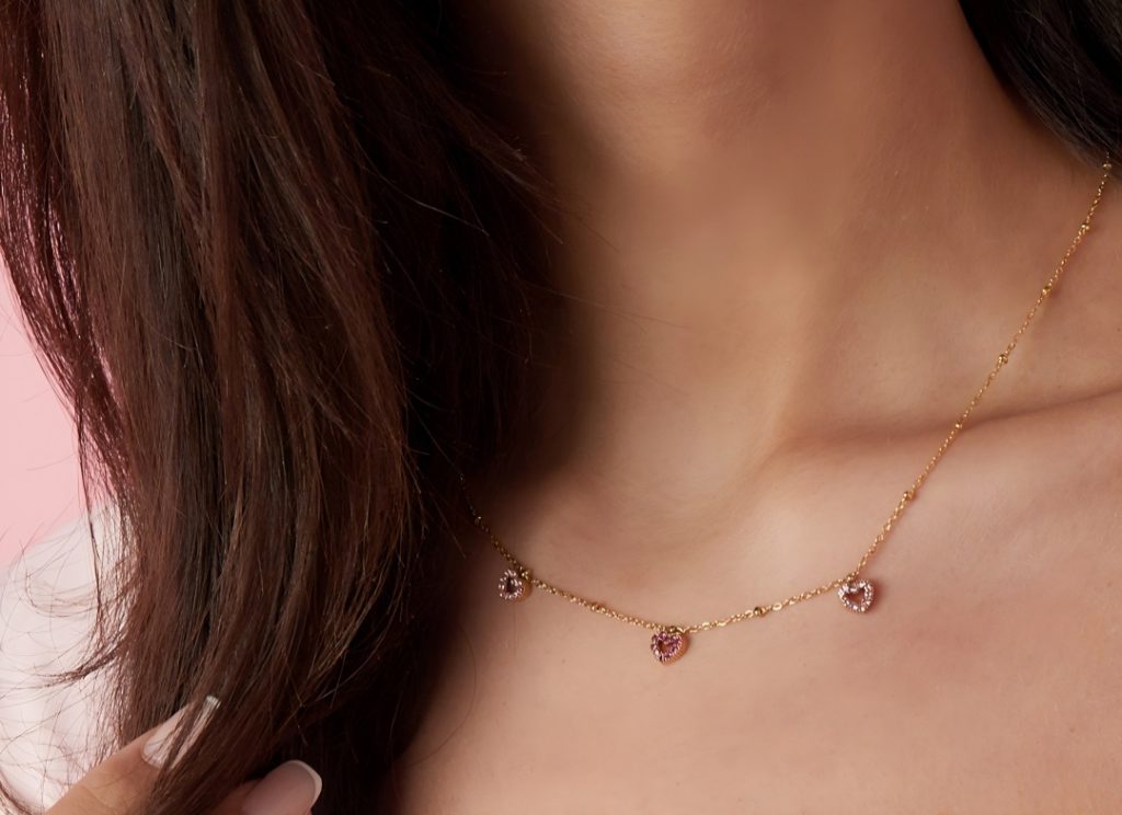 Necklace with pink stones in hearts