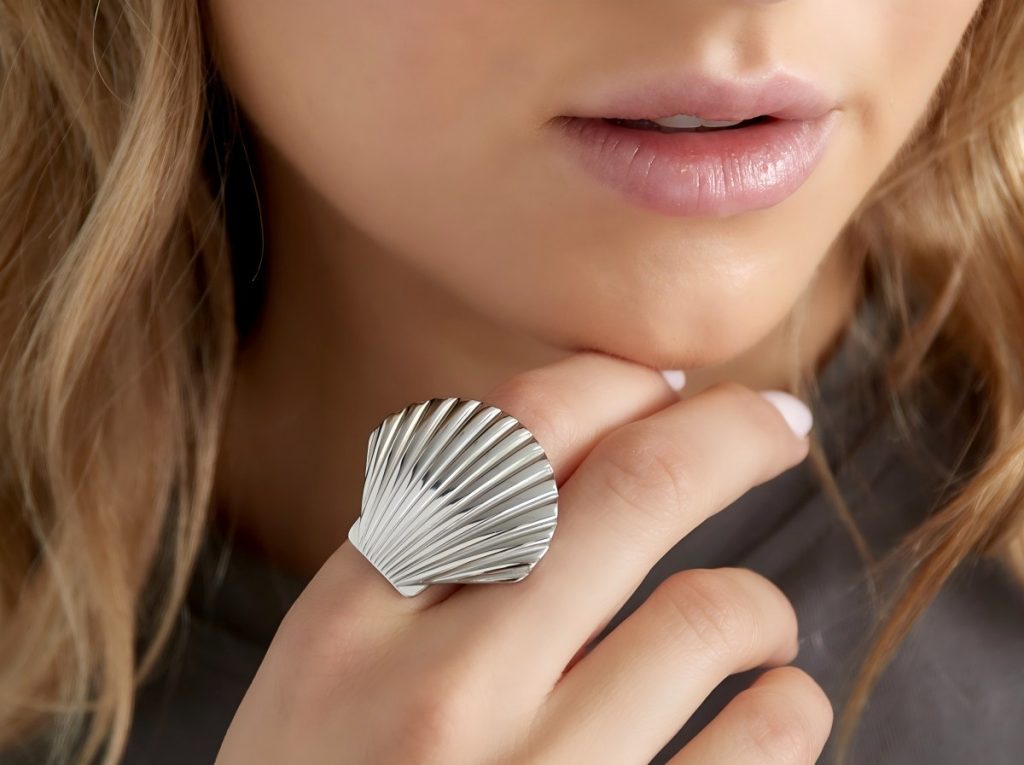 Shell statement ring