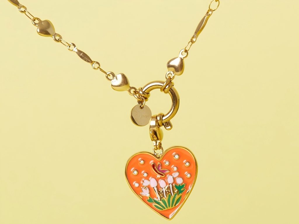 Jewelry charm heart with tulips DIY