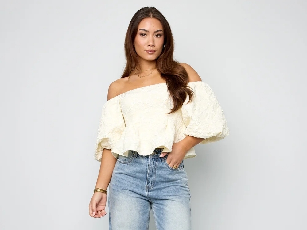 textured puff sleeve top