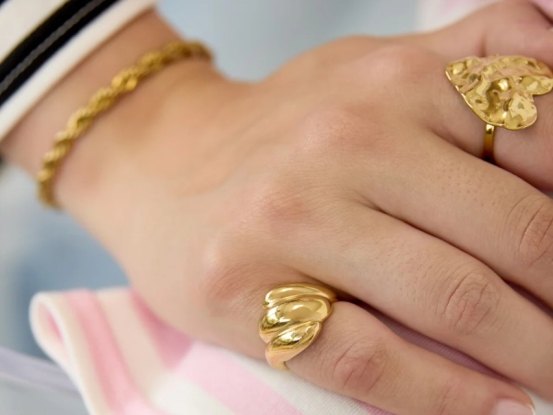 Adjustable statement ring with bubbles